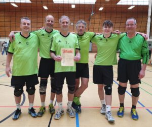 Das Team der SG Gäu am letzten Spieltag (von links): Stephan Stock (TSV Gärtringen), Hajo Zeiss (SVD), Edi Rosenfelder (nach der Ehrung für 40 Jahre Mitgliedschaft im SVD), Klaus Dongus (SVD), Elias Reger (VfL Stammheim), Georg Titel (SVD).